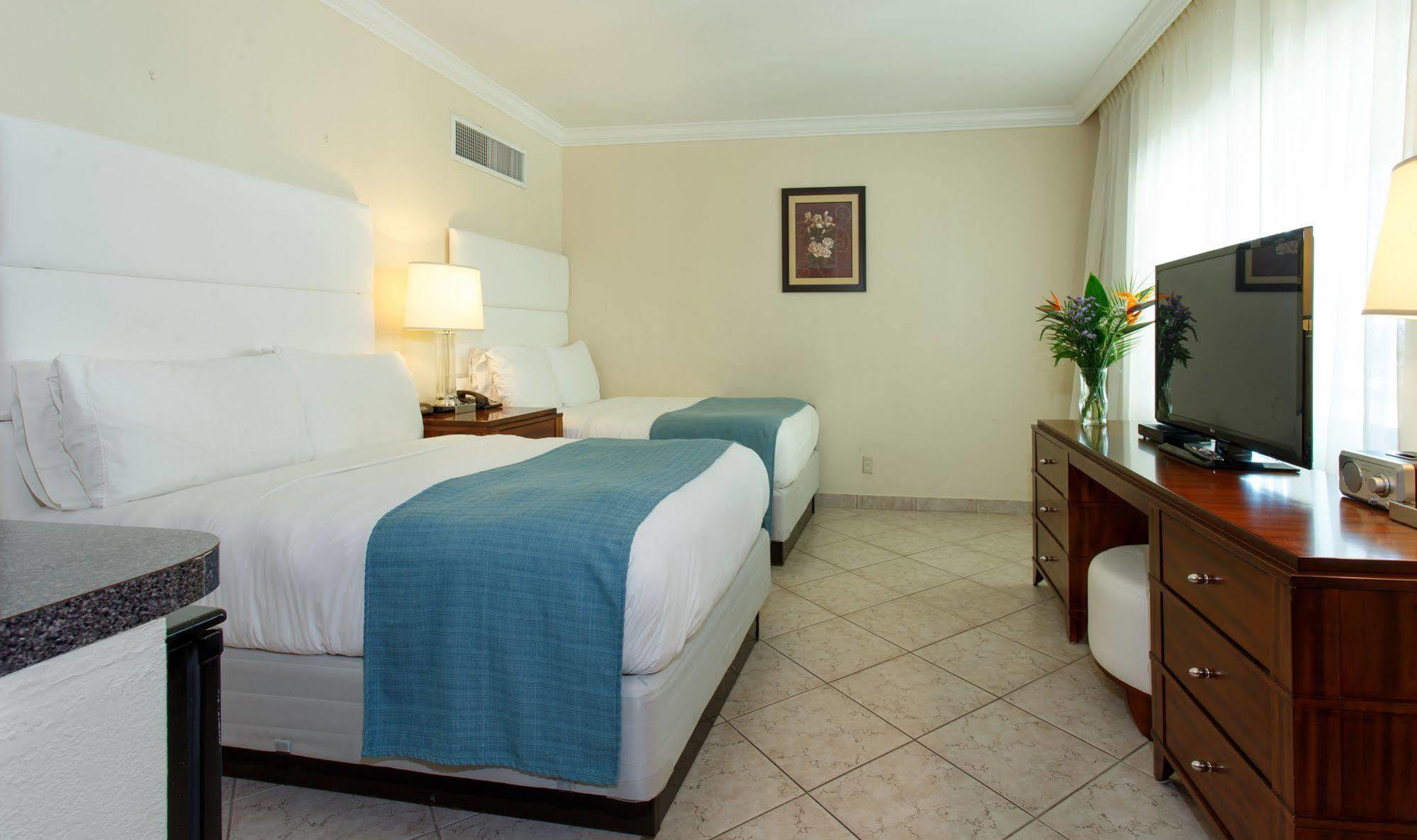 The Sea Lord Hotel & Suites (Adults Only) Lauderdale-by-the-Sea Exteriör bild