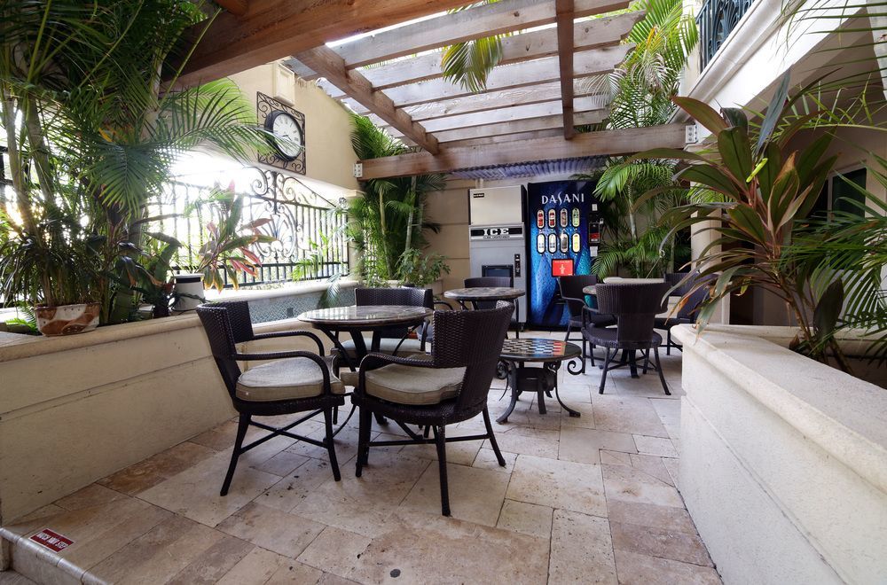 The Sea Lord Hotel & Suites (Adults Only) Lauderdale-by-the-Sea Exteriör bild